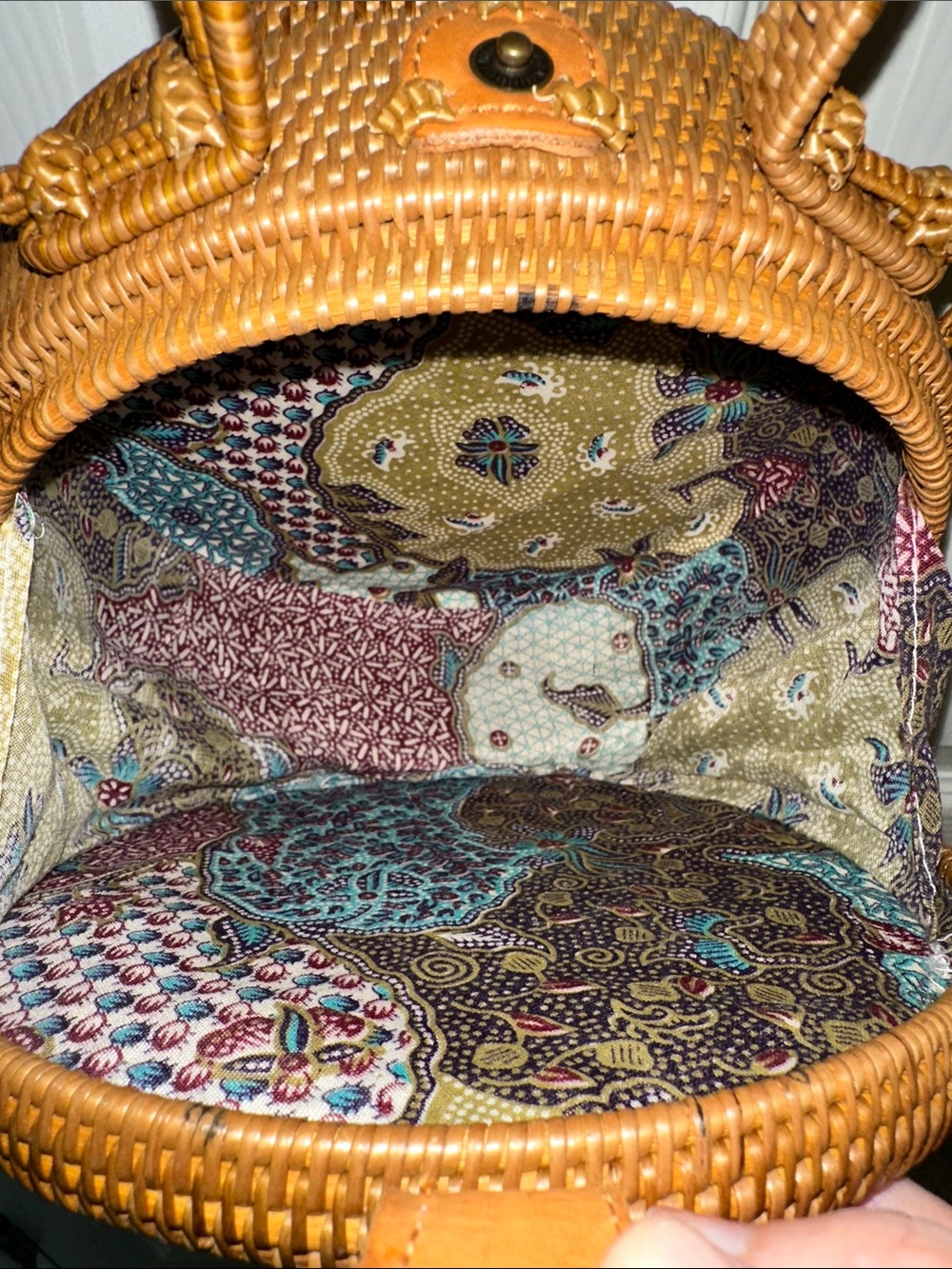 Handwoven round crossbody Bali bag/purse - Picture 6 of 13